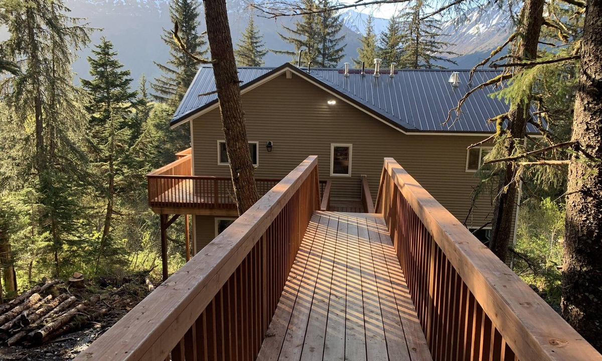Alyeska House | Stunning New Girdwood Home Minutes from Alyeska