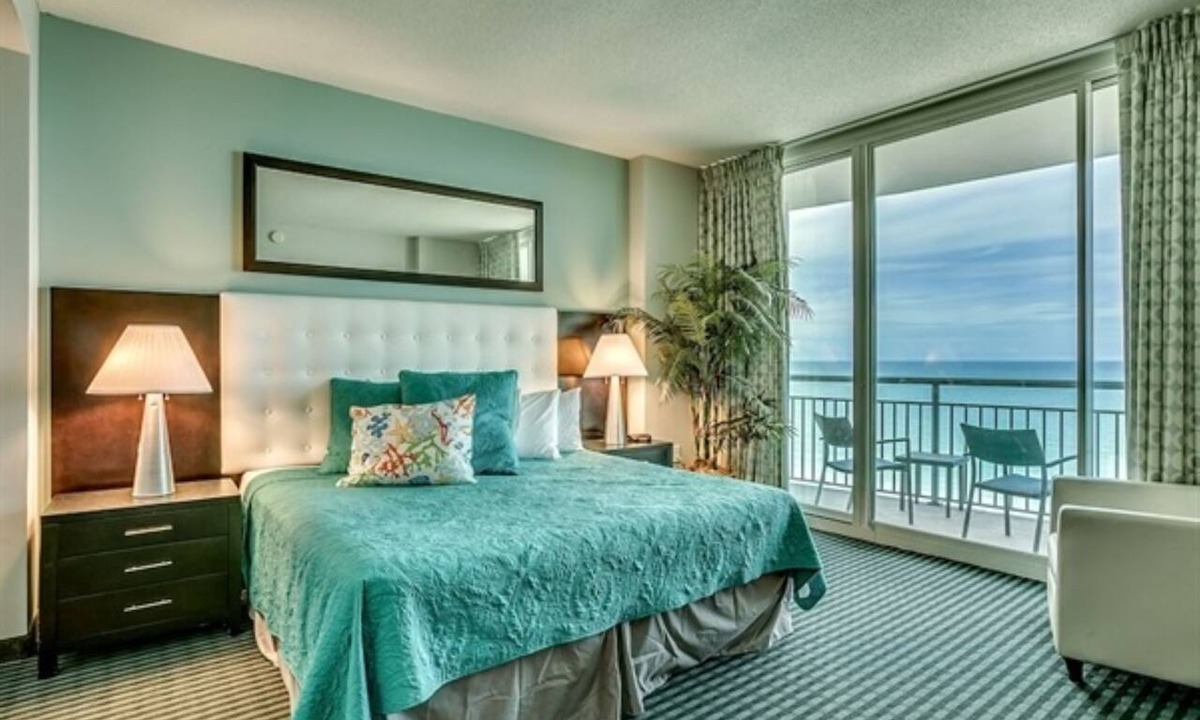 Downtown Myrtle Beach Condo | Stunning Ocean Front 2BD/2BA, in Heart of Myrtle Beach New 50” Smart TV