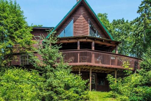 Boothbay Harbor House | Stunning & Spacious Log Cabin in the Woods
