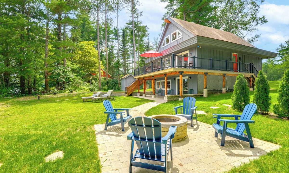 Sterling House | Stunning Sterling Sanctuary: Unwind on the Water!