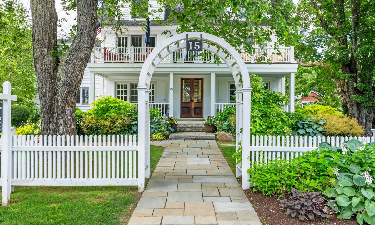 Cape Porpoise Condo | Stylish Designer Retreat on Langsford