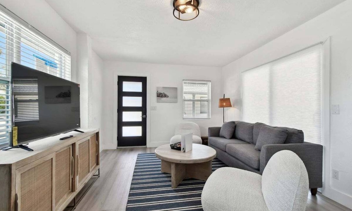 Treasure Island Apartment | Stylish Treasure Island Getaway - Unit 8