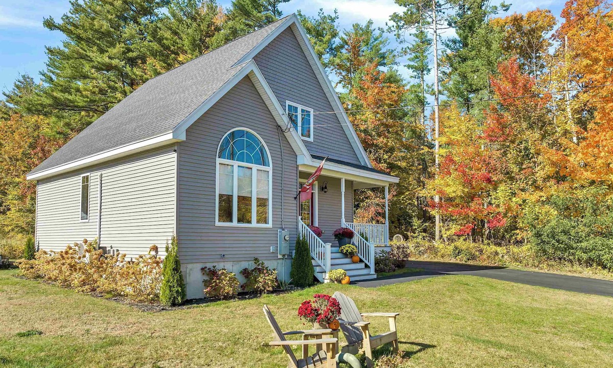 Center Tuftonboro House | Stylish Tuftonboro Neck Retreat | Walk to Lake Winnipesaukee