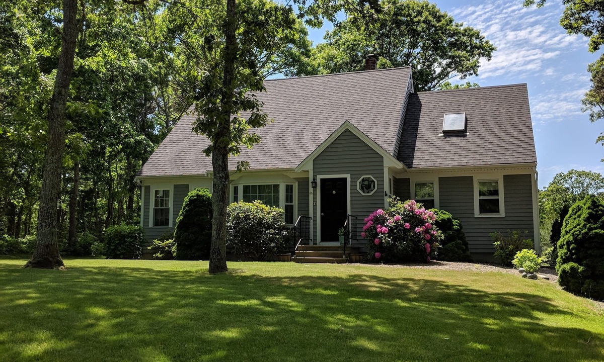 Brewster House | Summer Rental in Brewster, Walk to the ponds!