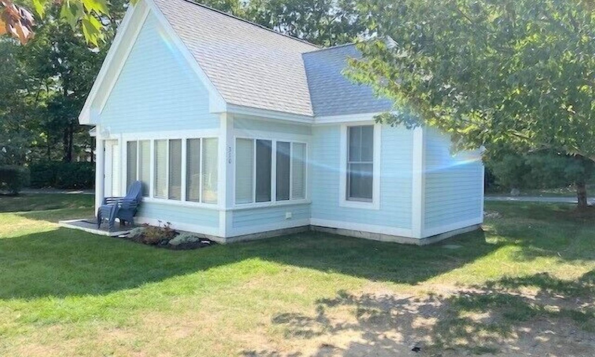 Summer Village Cottage | Summer Village fully furnished 2 BR cottage, heated pools, wifi