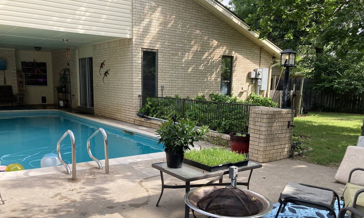 Yukon House | Summerlin Suite private entrance & pool! Must love dogs. 🐾