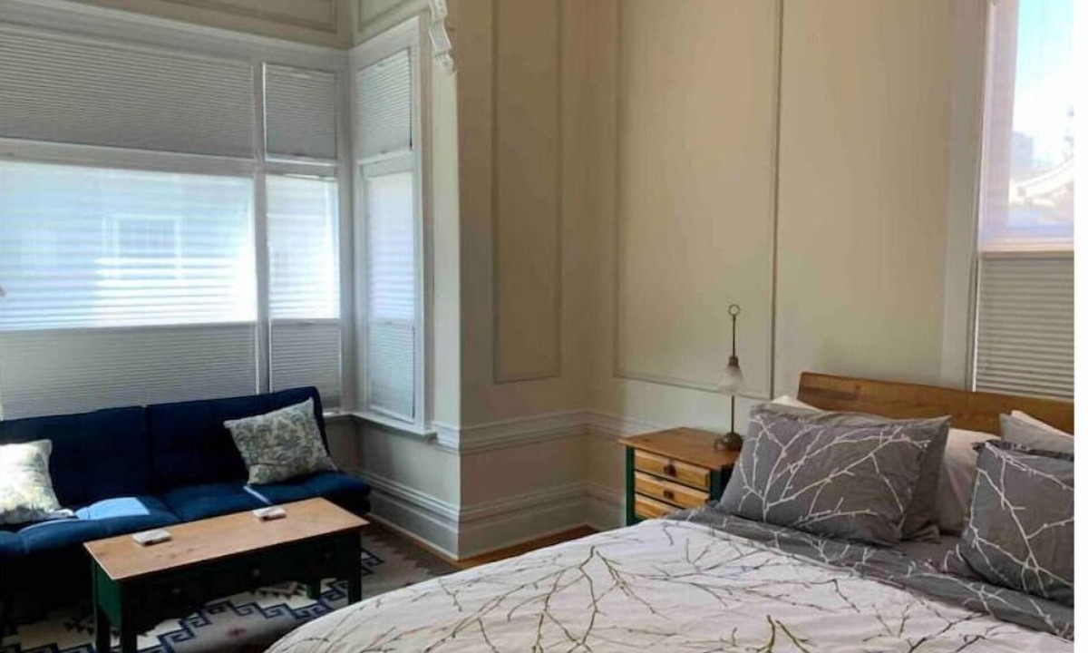 Germantown Condo | Sunny Victorian Studio in Pacific Heights