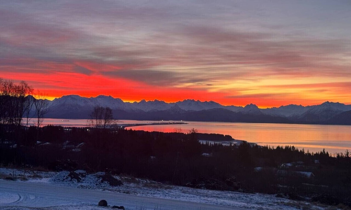 Homer House | Sunrise Sunset Bayview Home