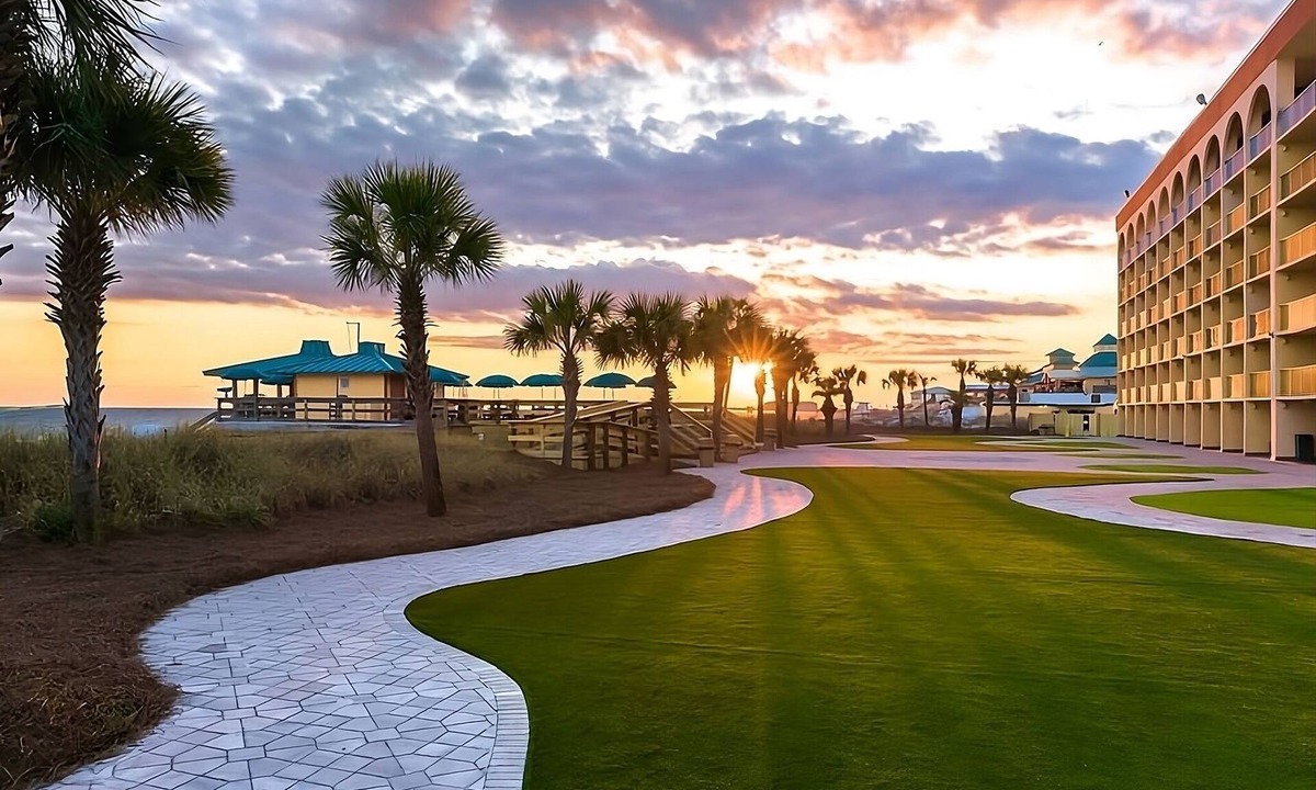 Fort Walton Beach Hotel | Sunset Beachside Escape with Pools Near Dining Spots | 3 Units