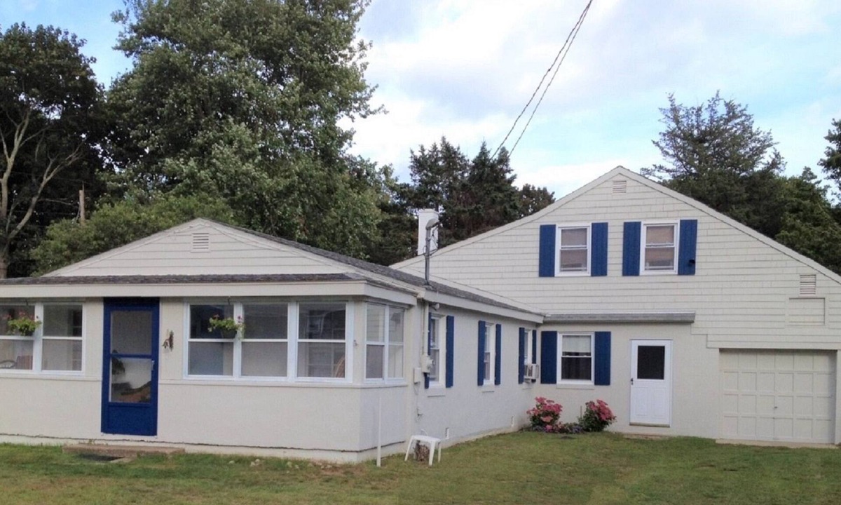 Charlestown House | SUNSET BREEZE- BEACH HOME Family friendly, welcoming cottage - clean & bright!
