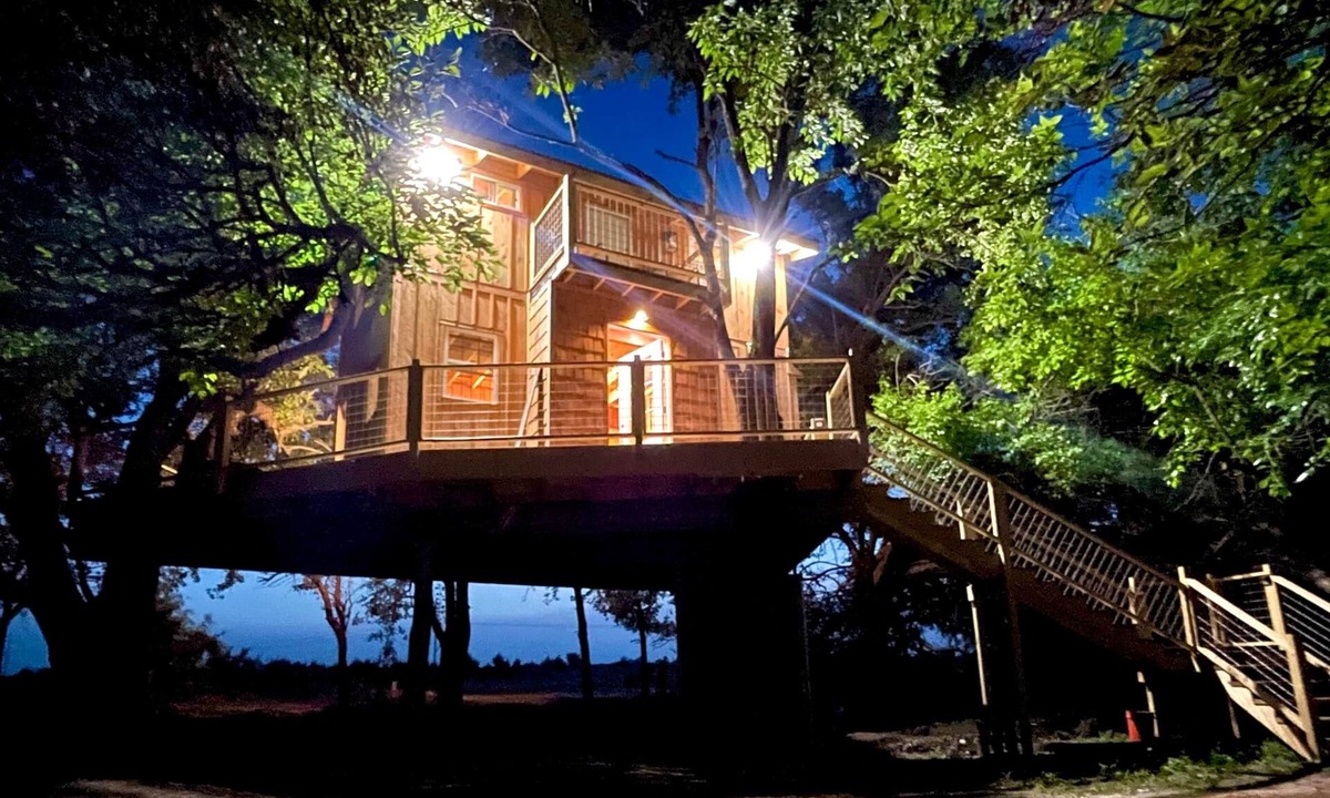 Greenwich House | Sunset Reset TreeHouse