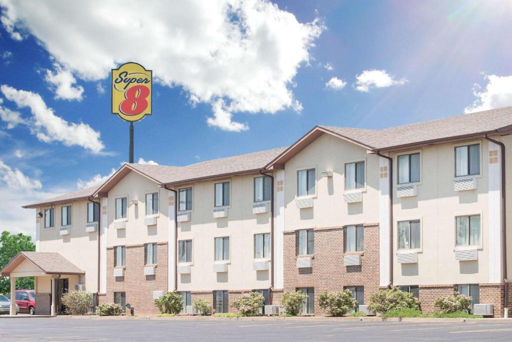 Abilene Hotel | Super 8 by Wyndham Abilene KS
