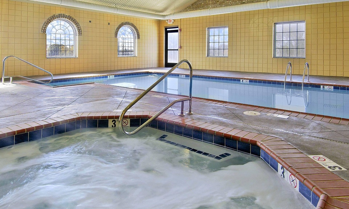Bowling Green Hotel | Super 8 by Wyndham Bowling Green North