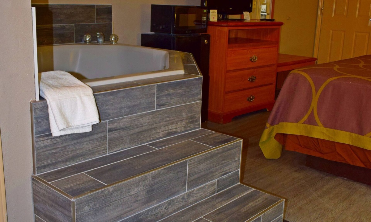 Fort Chiswell Hotel | Super 8 by Wyndham Fort Chiswell/Wytheville Area