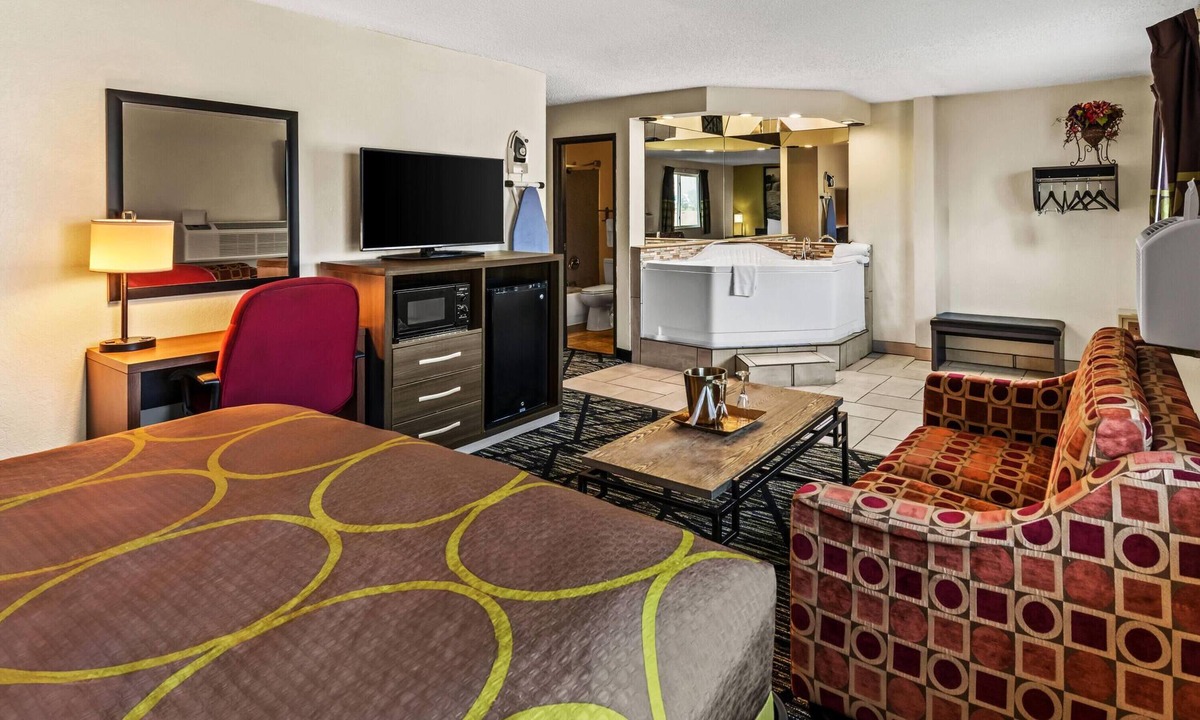 Independence Hotel | Super 8 by Wyndham Independence Kansas City