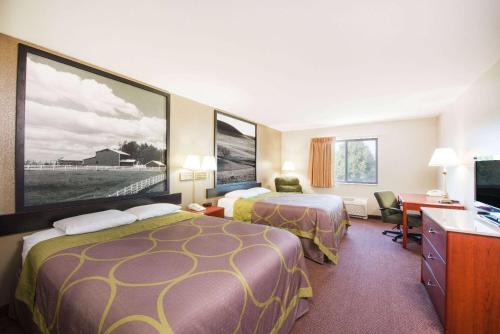 Iola Hotel | Super 8 by Wyndham Iola KS