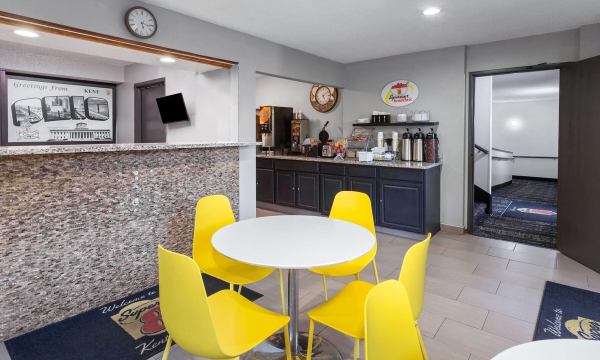 Kent Hotel | Super 8 by Wyndham Kent/Akron Area