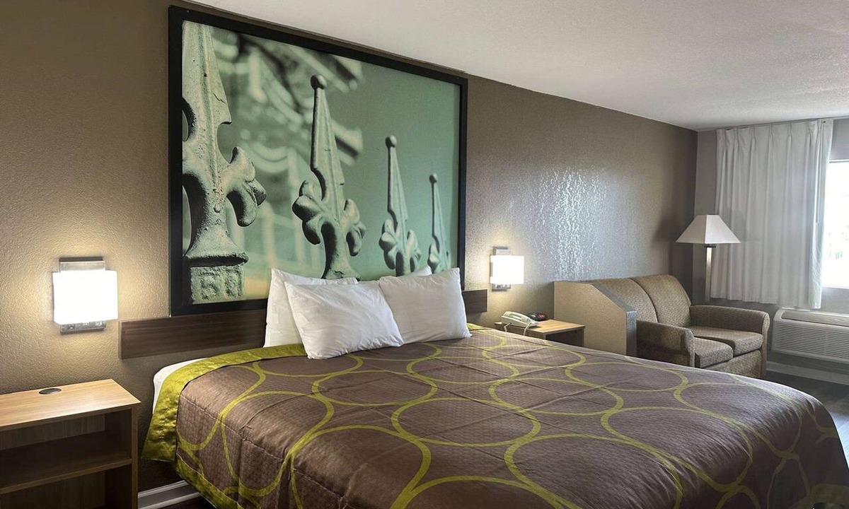 Monroe Hotel | Super 8 by Wyndham Monroe