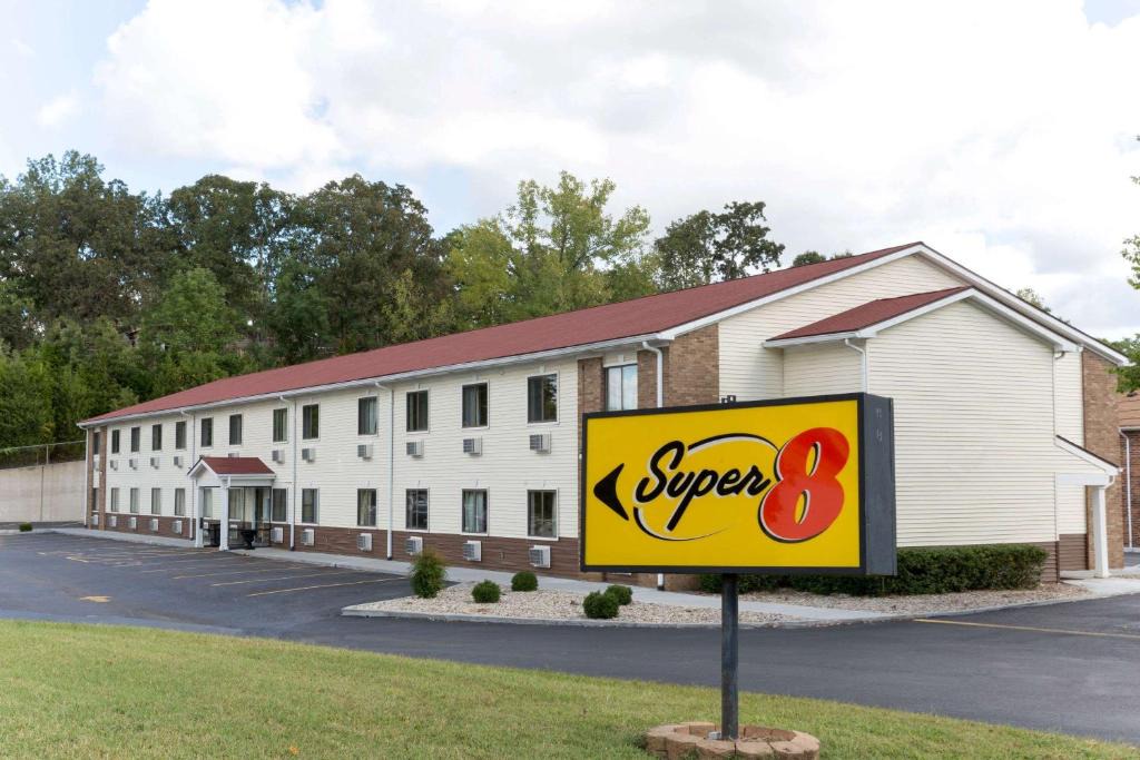 Radcliff Hotel | Super 8 by Wyndham Radcliff Ft. Knox Area