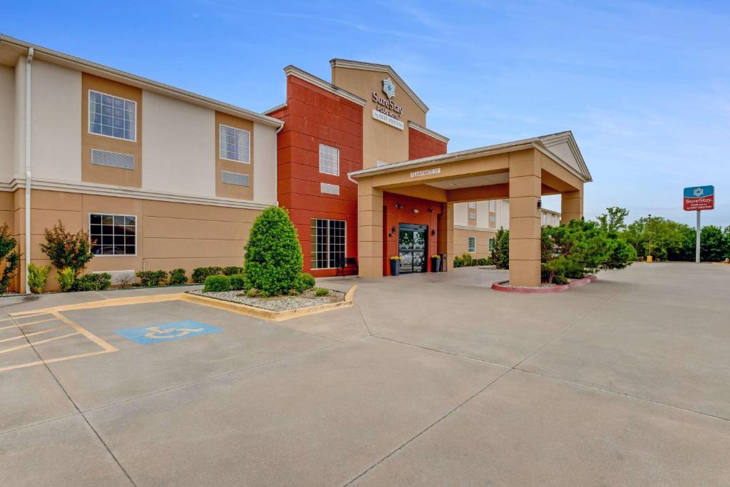 Owasso Hotel | SureStay Plus Hotel by Best Western Owasso Tulsa North