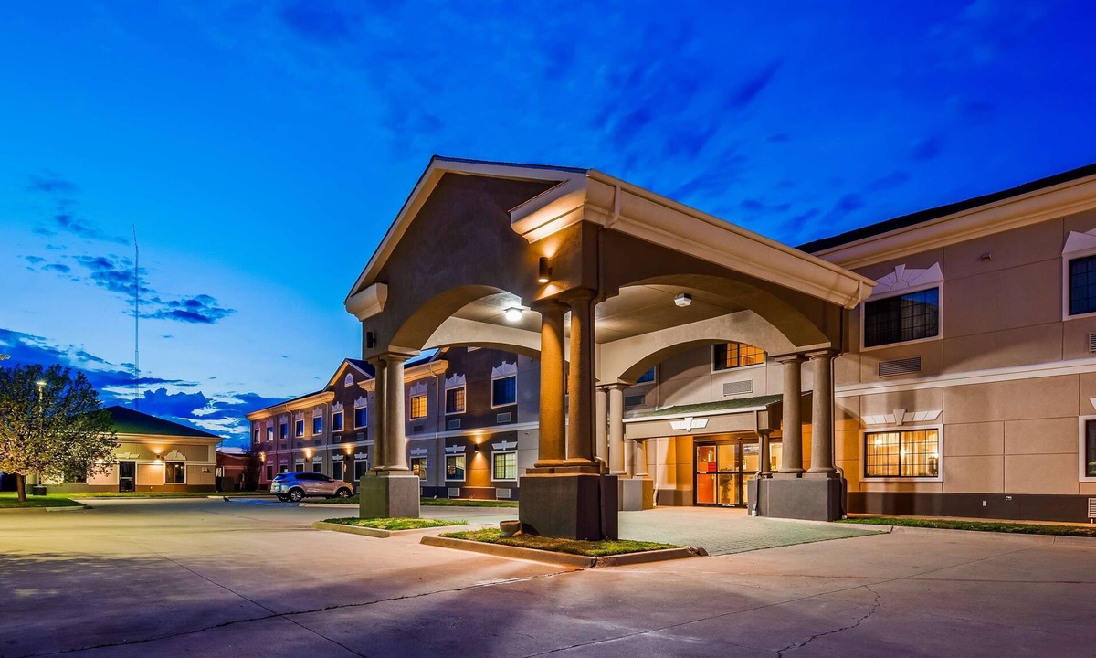 Quanah Hotel | SureStay Plus Hotel by Best Western Quanah