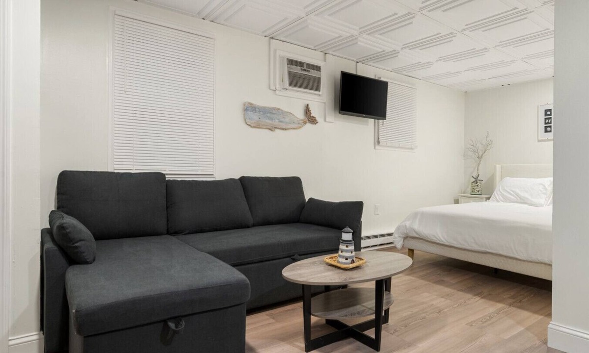 Sylvan Beach Bed & Breakfast | Sylvan Beach Studio | The Beachside Co. Suite #1