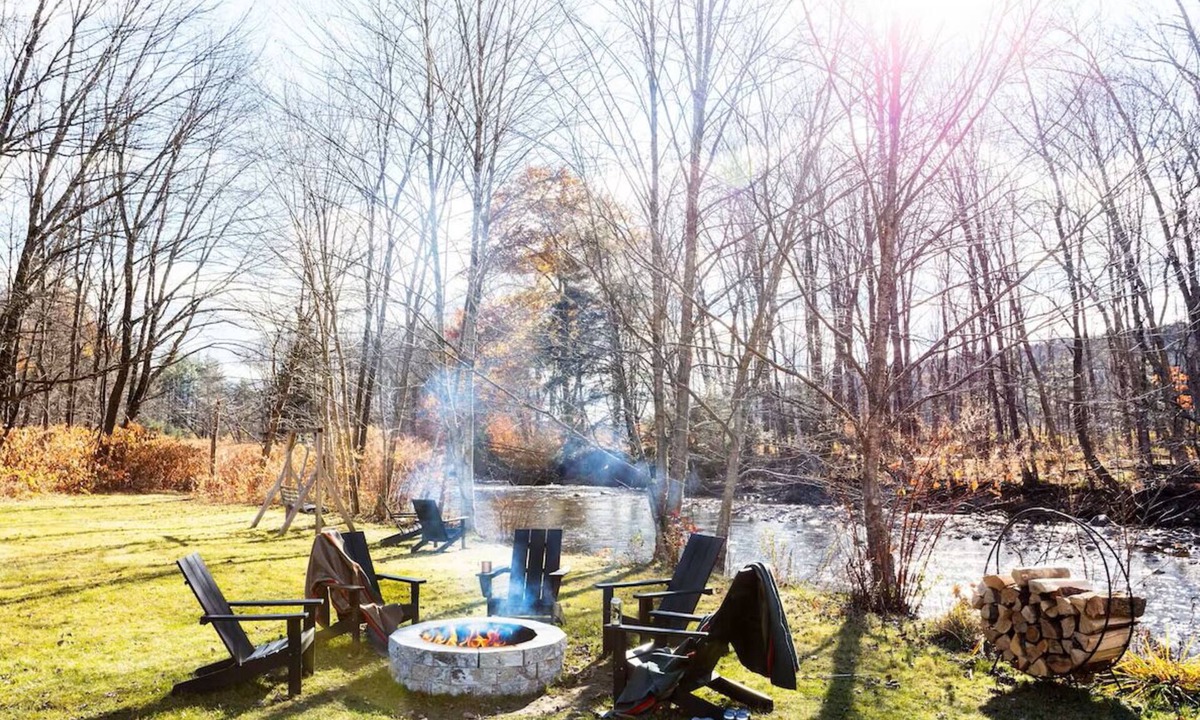 Stowe Area Hotel | Tälta Lodge, a Bluebird by Lark | 4 Deluxe Rooms w/Double Queens | Free Coffee