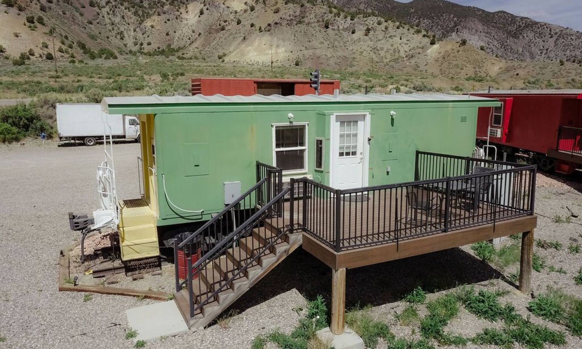 Sevier Apartment | T-09) Southern Pacific