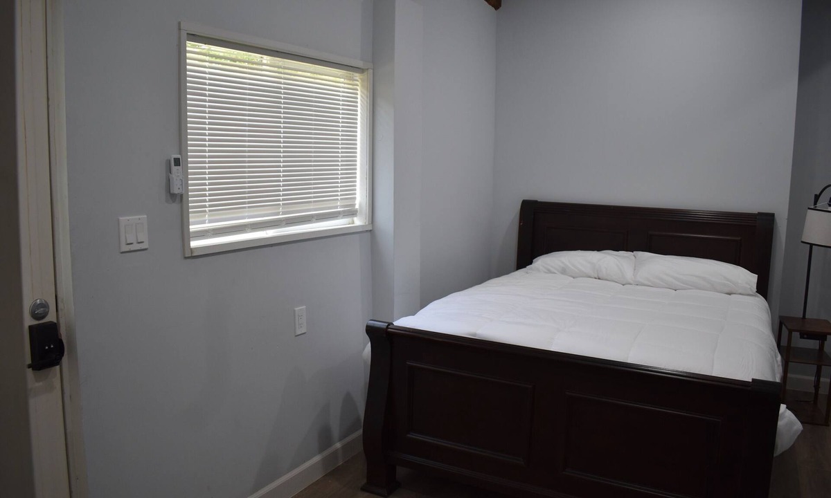 Tannersville Hotel | Tannersville Villageon SawMill Creek Room #9- 1 Queen