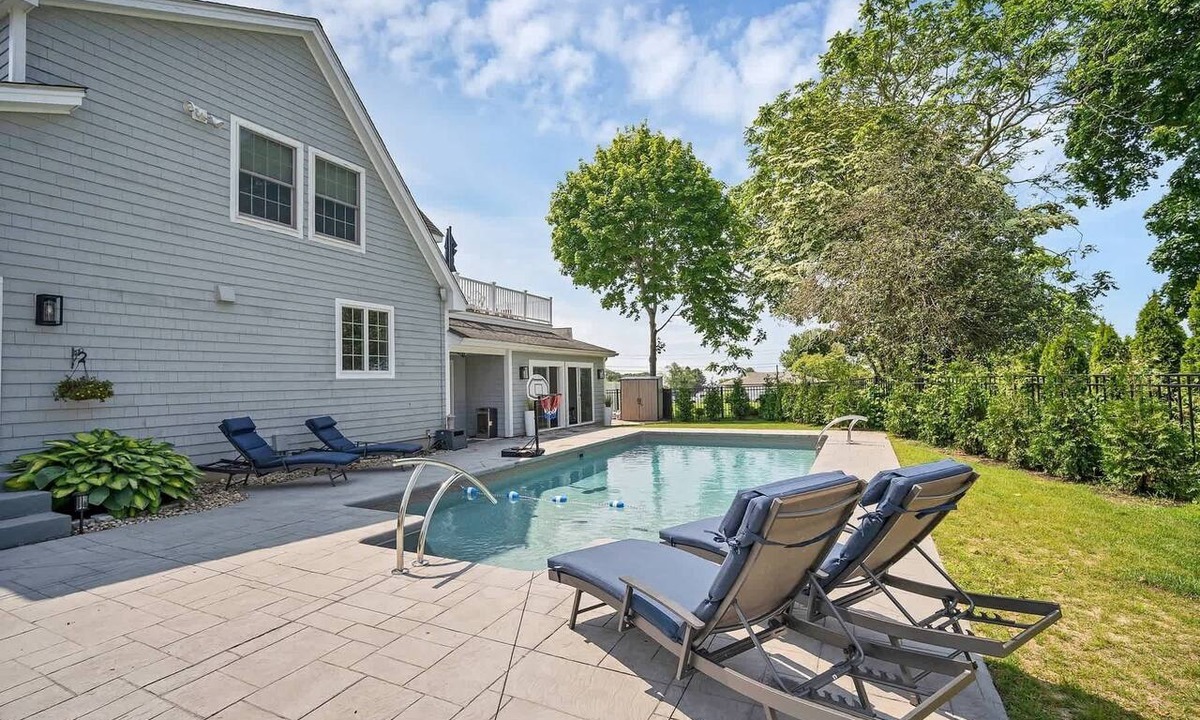 Groton House | Tee n’ Sea | Luxury Getaway - Golf & Coastal Views