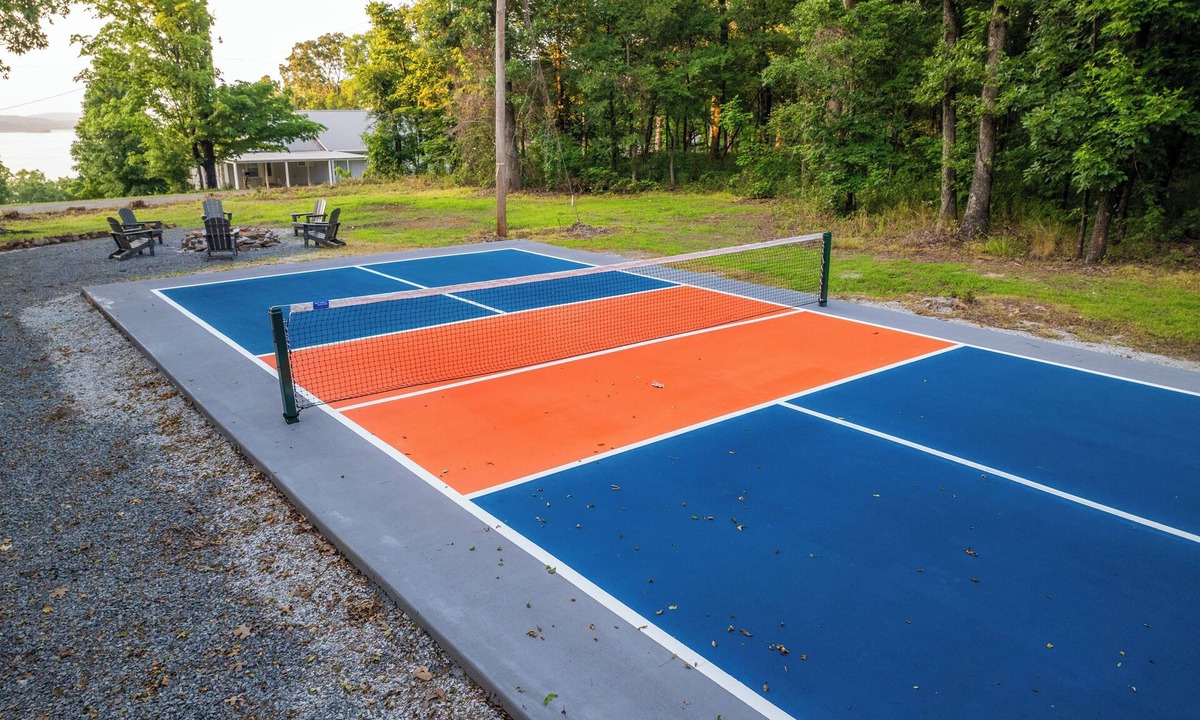 Cookson House | Tenkiller Lake Private Pickleball Court Sleeps 20 Shuffleboard Pool Table 13Beds