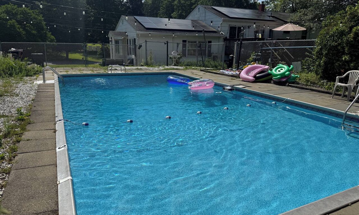 Goshen Apartment | The 5-Star Peaceful Pool Retreat Only 5 mins from Legoland