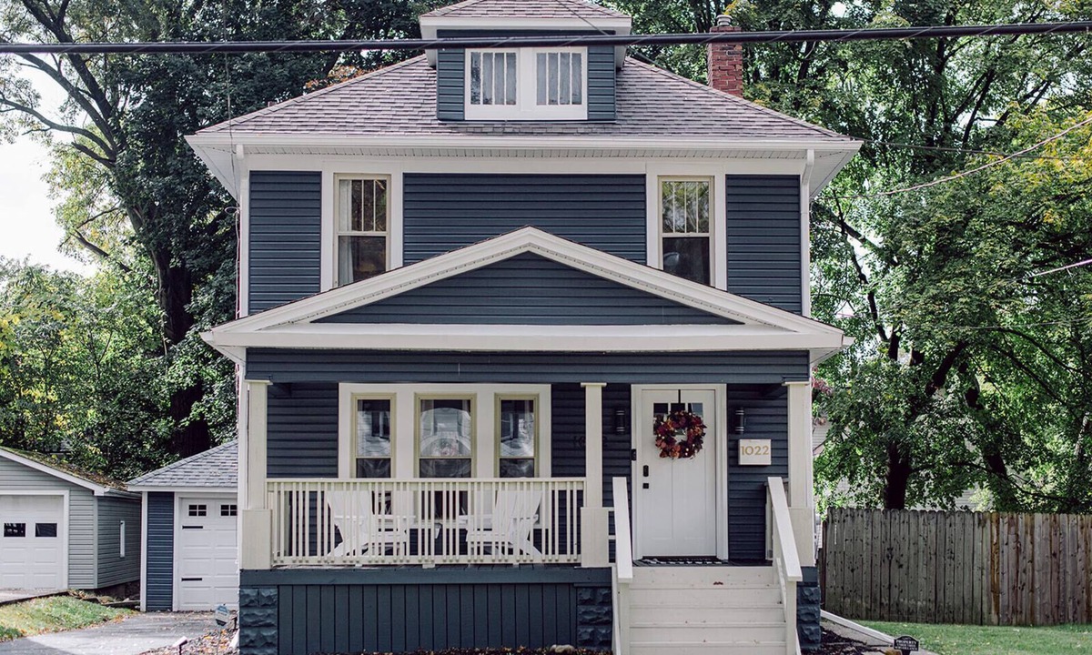 Highland Square House | The Akron Retreat - Modern 3-Bedroom Oasis in Akron’s Vibrant Highland Square