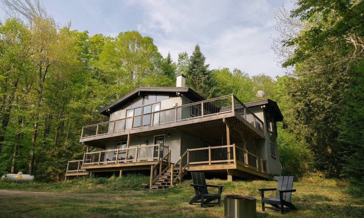 Windham House | The Aster Chalet: a modern family retreat