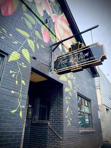 Perryville Hotel | The Atrium A Boutique Hotel Suite 14