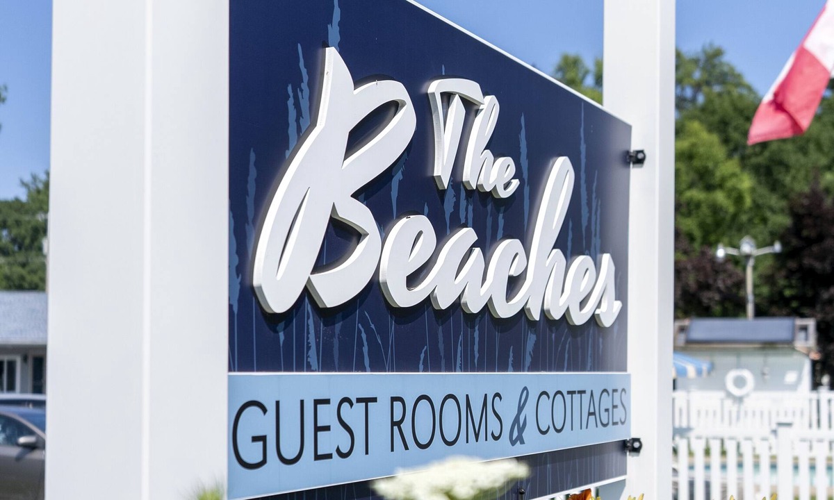 Ogunquit - Wells Hotel | The Beaches Guest Rooms and Cottages