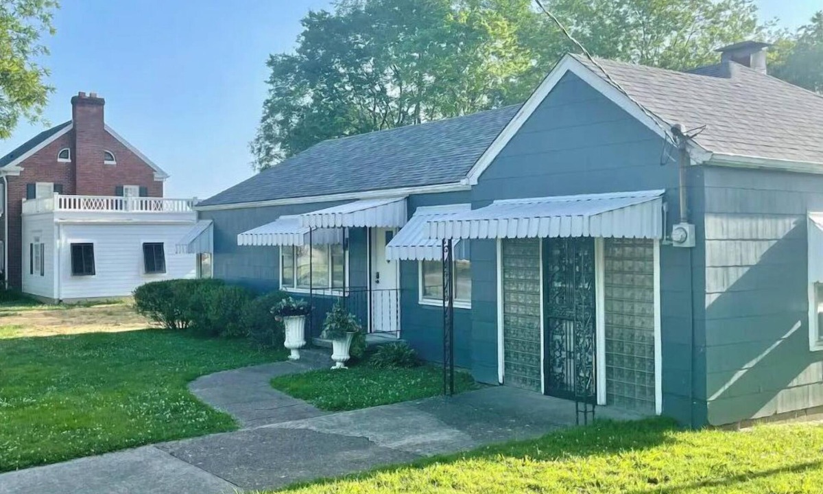 Beaver Dam House | The Bluegrass Cottage, Downtown Beaver Dam, KY