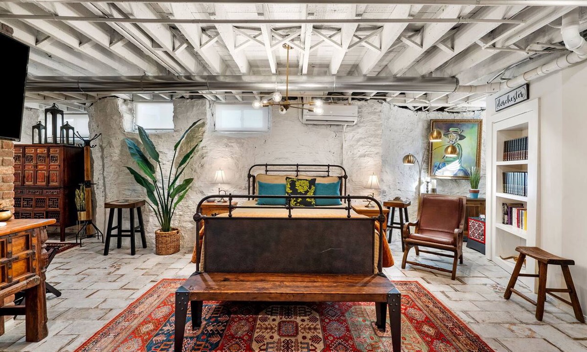 St. Marks Condo | 🎖The Boiler Room - Close to Subway & Downtown🎖
