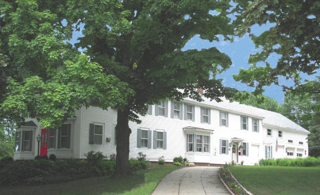 Swanzey Bed & Breakfast | The Bridges Inn at Whitcomb House B&B