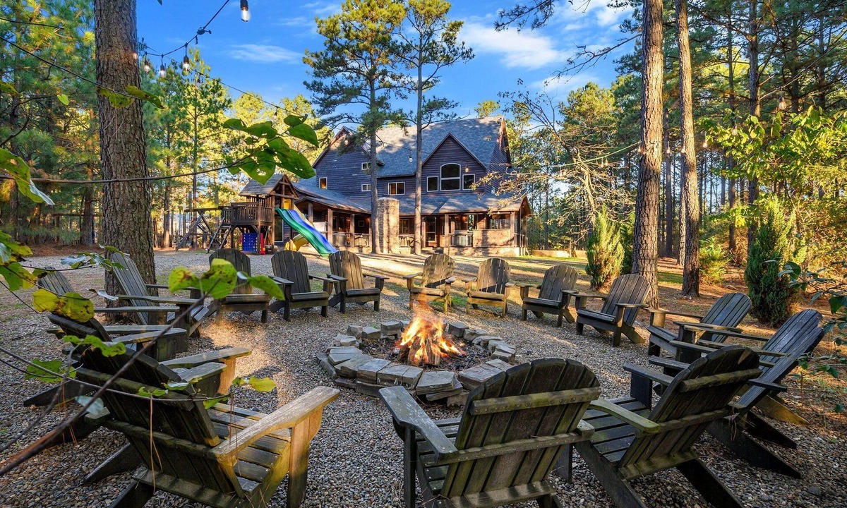 Hochatown Cabin | *The Buck Stops Here* Pickleball! Basketball! Fun For Everyone