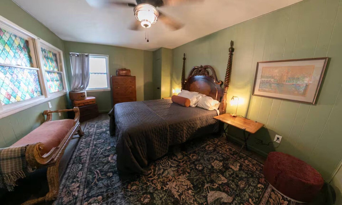 Warrensburg House | The Captain’s Anchor