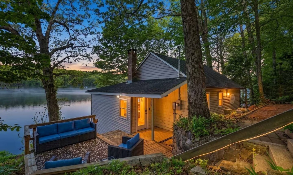 Colchester Cabin | The Colchester Cottage- a lakefront retreat