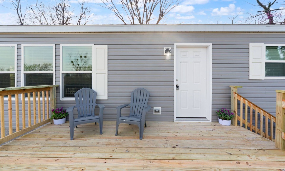 Burnside House | The Dock Hideaway! 3 minutes to Burnside Marina & General Burnside Island