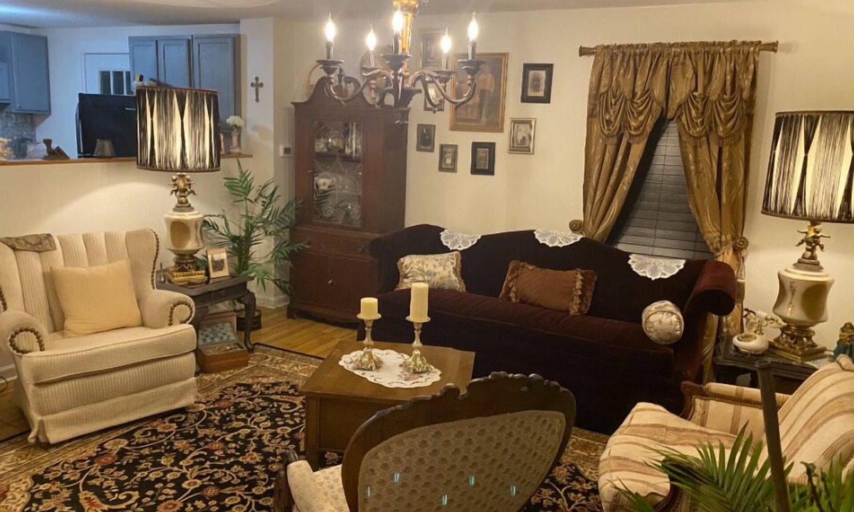 Thompsonville House | The famous Haunting in Enfield CT, known as the Demon House invites you to stay!