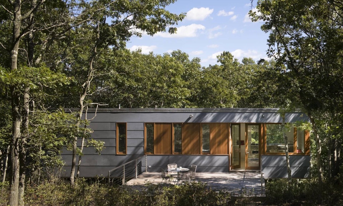 Water Mill House | The Floating House Water Mill Hamptons, A Cantilevered Architectural Retreat