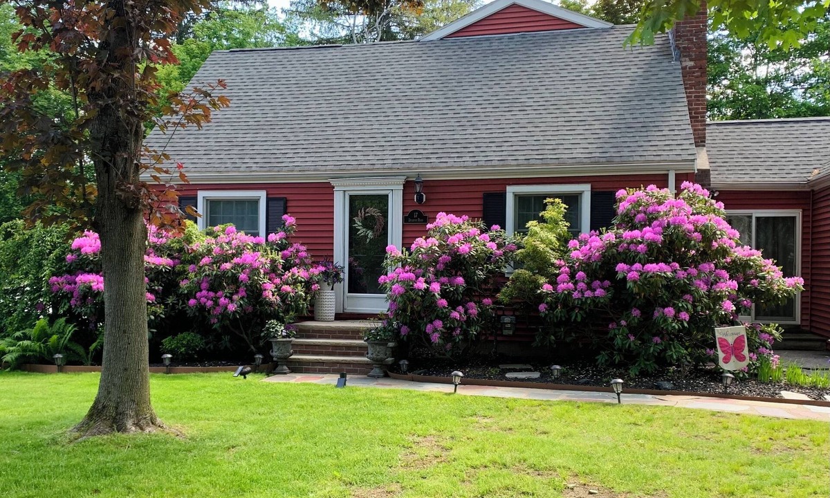 Wellesley House | The Gathering House ~ Ideal for Families & Groups ~ Near Boston & NE Day Trips