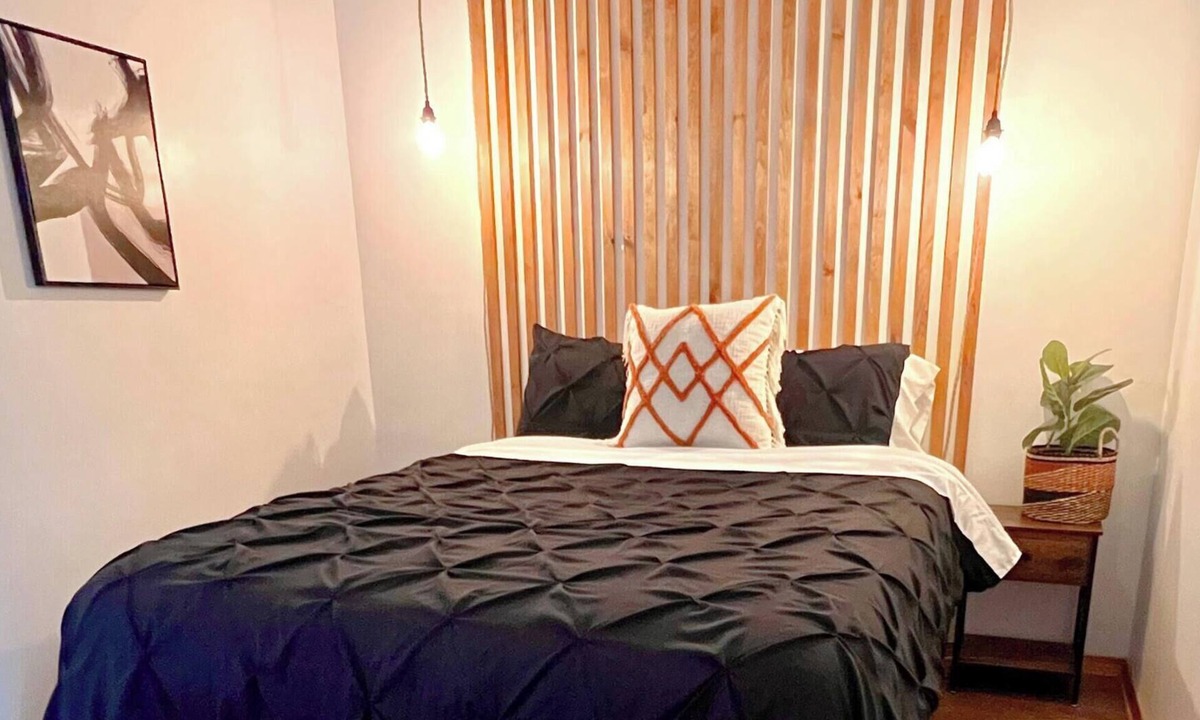 Pittsburg Apartment | The Goldfinch: Townhouse Mins to University Sleeps 6