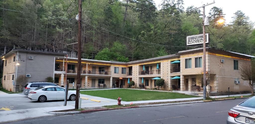 Hot Springs Hotel | The Happy Hollow