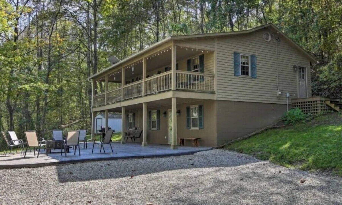 Sharpsburg House | The Hideaway at Buck Ridge. Pet friendly.
