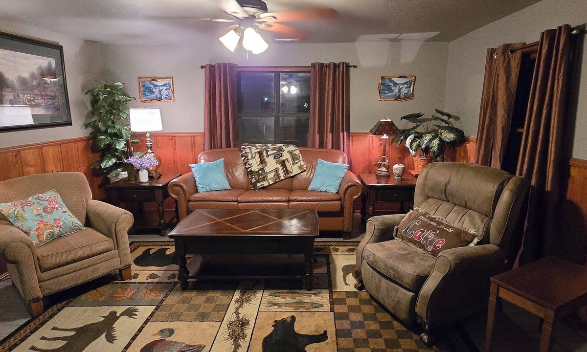 Lead Hill House | The Hideaway on Locust, 2 bedroom, pet friendly home in Lead Hill, Arkansas